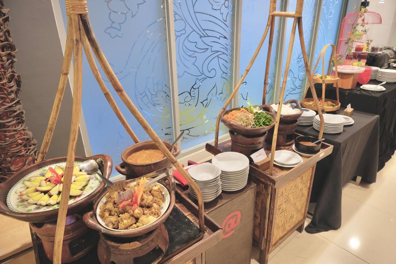 @Hom Semarang Simpang Lima Hotel Екстериор снимка